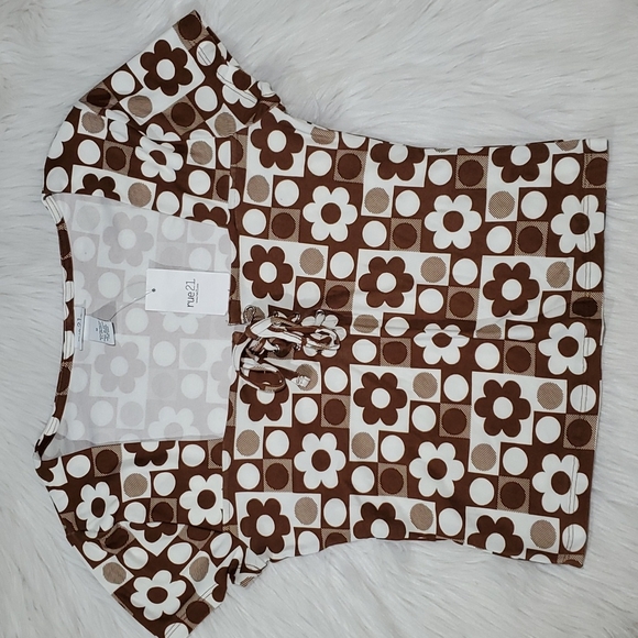Rue21 Tops - Rue21 daisy checkers top
